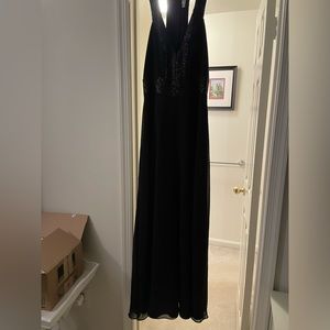 STRIKING GORGEOUS floor length black dress - SIZE L - DRESS THE POPULATION